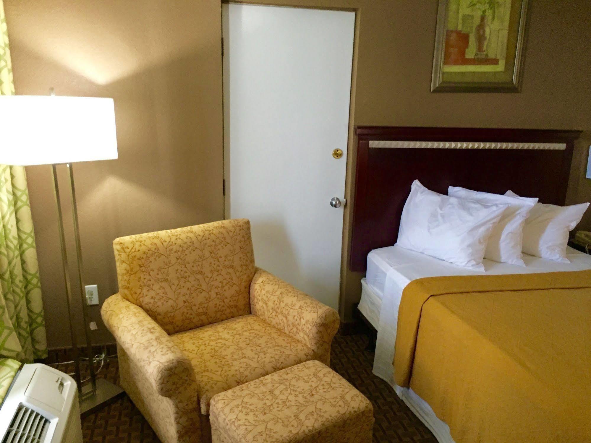 Rodeway Inn Бушнелл Екстер'єр фото