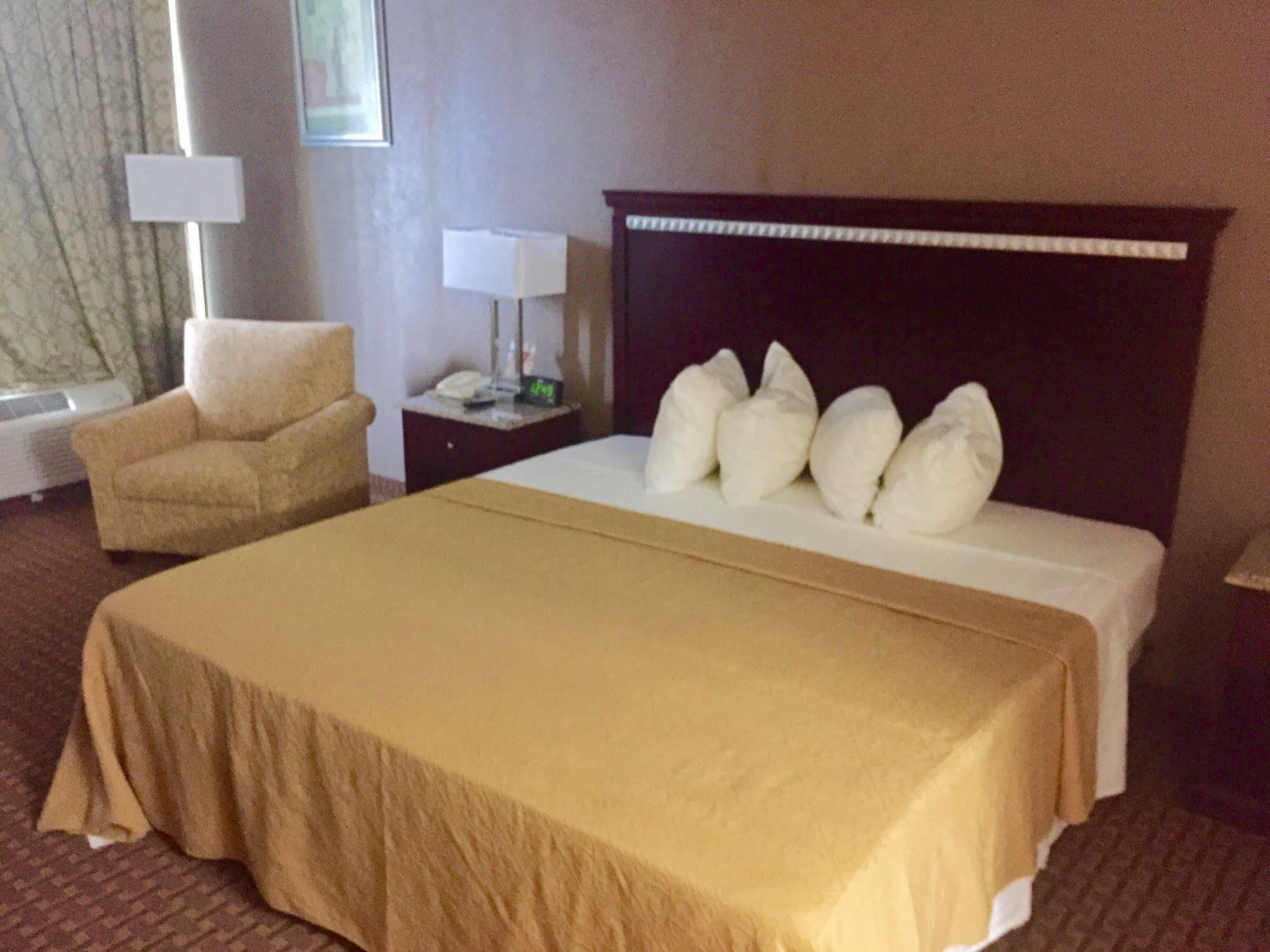 Rodeway Inn Бушнелл Екстер'єр фото
