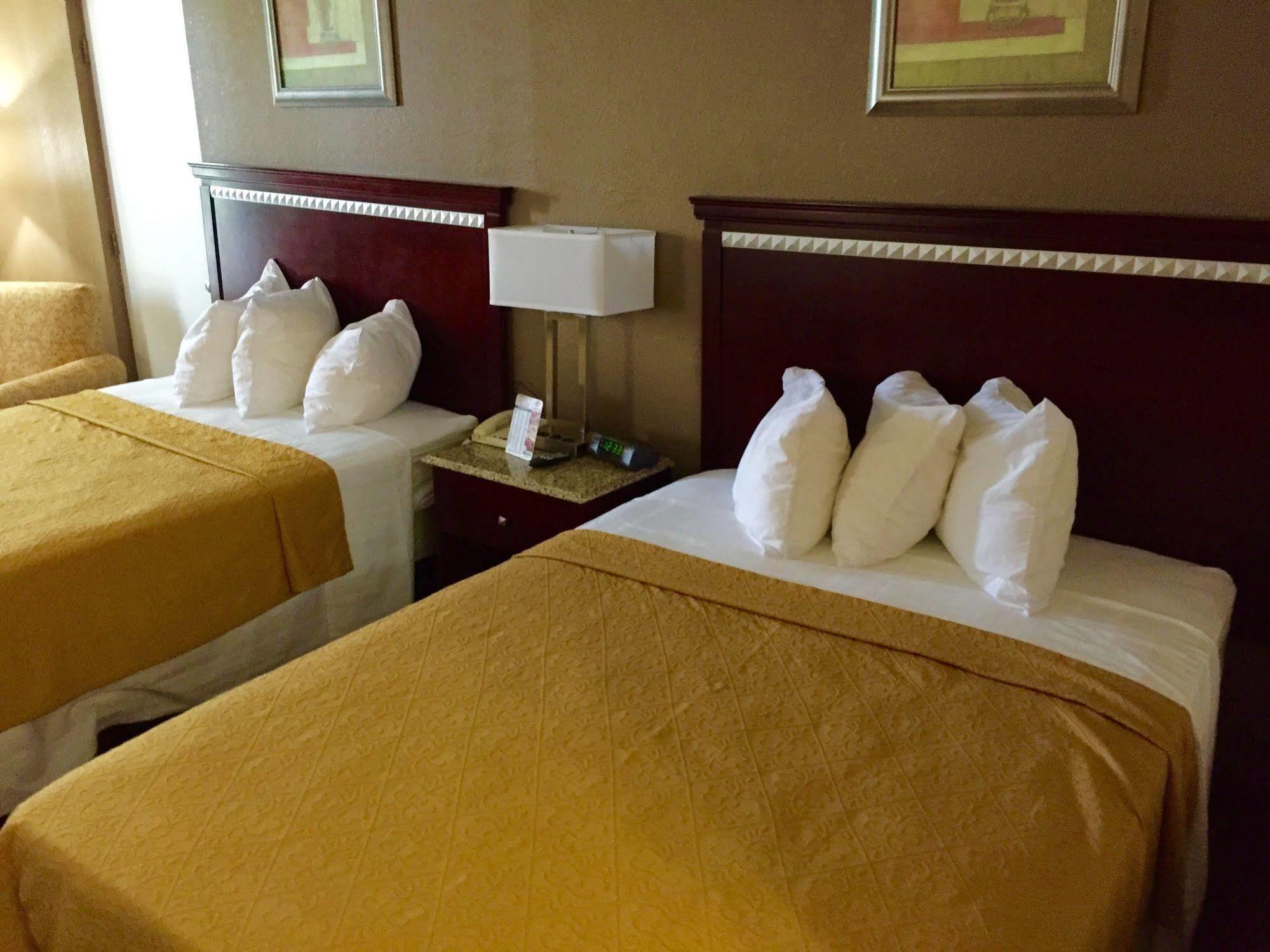 Rodeway Inn Бушнелл Екстер'єр фото